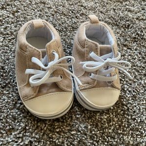 4 for $20 🎉Carter 0 to 3 month, baby shoes